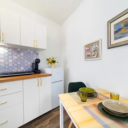 Luxury Corner In Centre With Terrace Apartment *